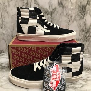 VANS New w/tag black & white checkered high top sneakers